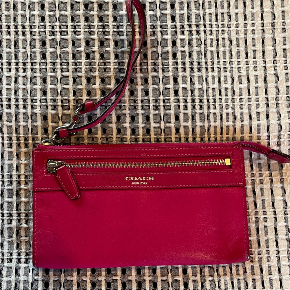 VINTAGE Coach Fuchsia Wristlet with silver Accents